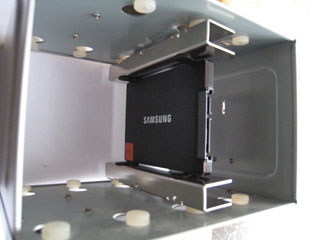 Samsung : fixation SSD avec entretoise