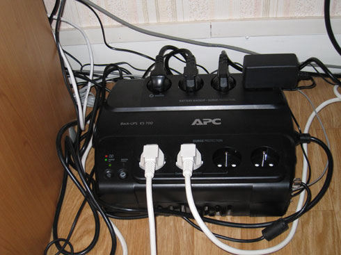 APC - BE700G-FR - Onduleur BACK-UPS ES - 700VA / 405 W